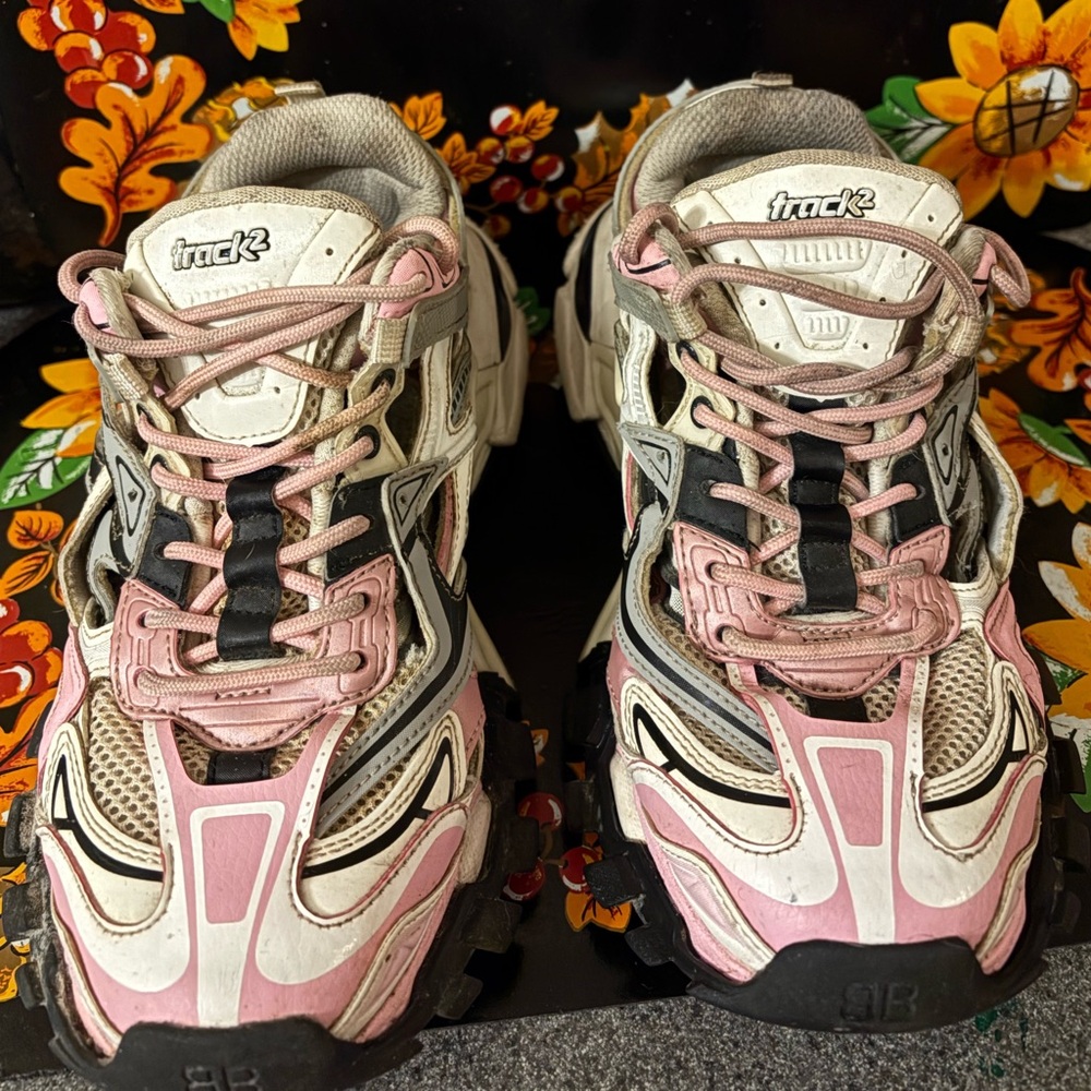 Balenciaga Women's Pink and White Athletic Shoes